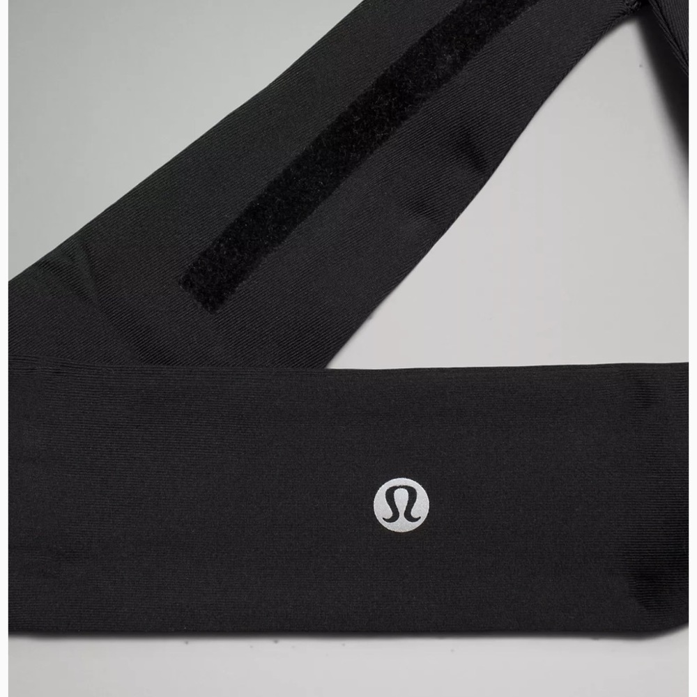 Wholesale pack of -10 🍋-Lululemon fly away tamer head band Blk and blue only! - Picture 4 of 16